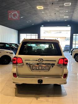 تۆیۆتا لاند کروزەر